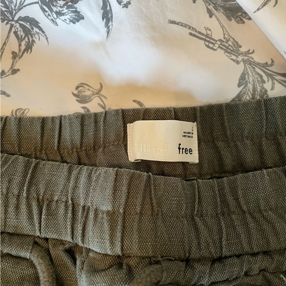 Aritzia - Community Habitus Linen Shorts - Picture 2 of 4